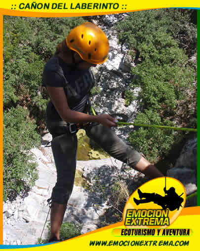 CAÑÓN EL LABERINTO ES UN DIVERTIDO CAÑON APTO PARA TODA LA FAMILIA. ENCONTRARAS 3 RAPELES SECOS, UNO EN FORMA DE TIROLESA SOBRE UNA LAGUNA. ¡NO REQUIERES EXPERIENCIA NI CONDICION FÍSICA, CAÑONISMO PARA TODOS! ACOMPAÑANOS AL LABERINTO Y EL SALTO EMOCIONEXTREMA.COM